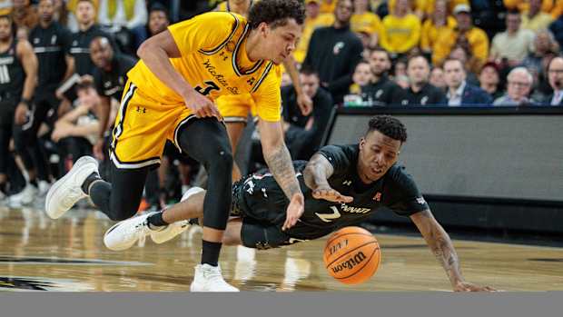 Jan 5, 2023; Wichita, Kansas, USA; Wichita State Shockers guard Craig Porter Jr. (3) and Cincinnati Bearcats guard Landers Nolley II (2) go after a loss ball during the second half at Charles Koch Arena. Mandatory Credit: William Purnell-USA TODAY Sports
